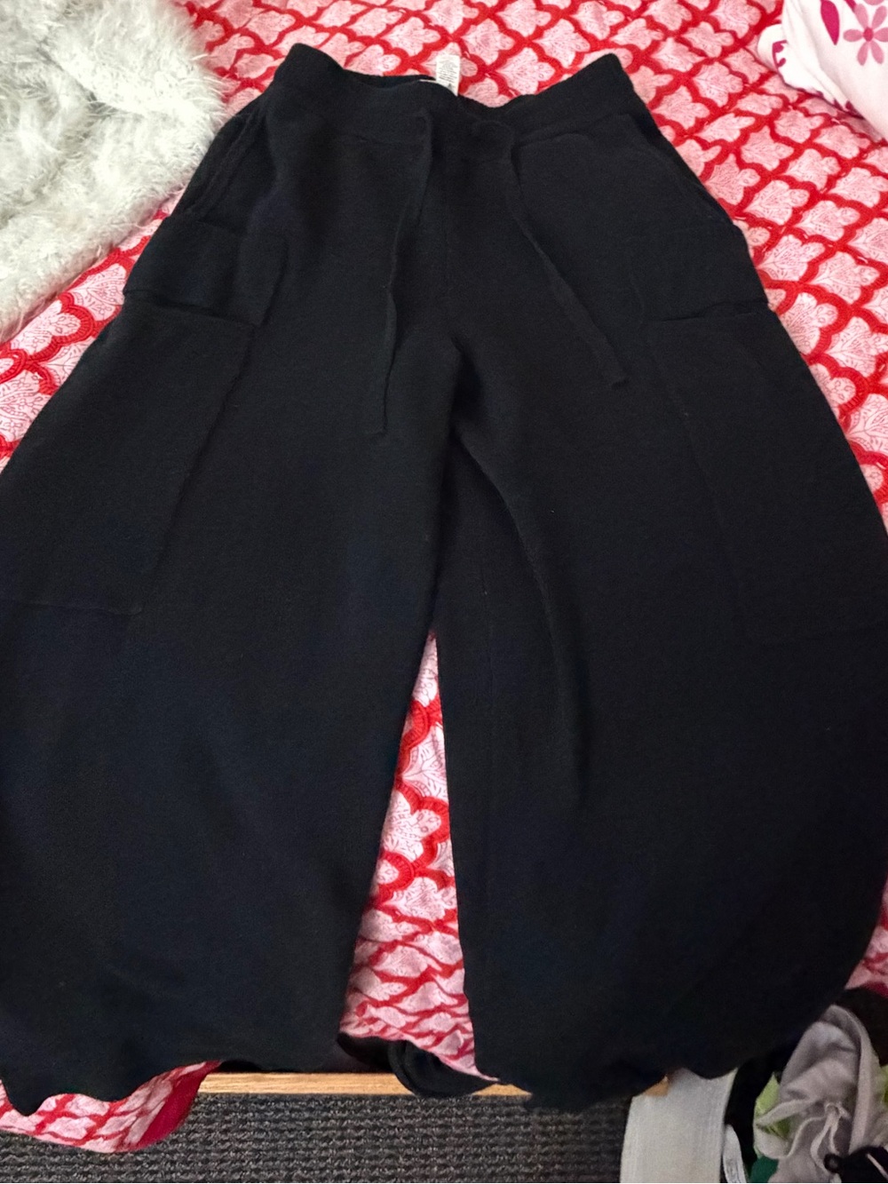 Alo Scholar Knit High-Waisted Cargo pant - Picture 2 of 6